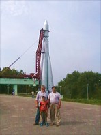 На фоне ракеты1-город Калуга